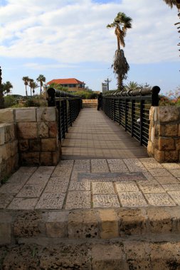 Eski Jaffa 'da mavi karşı eski dar arzular Köprüsü