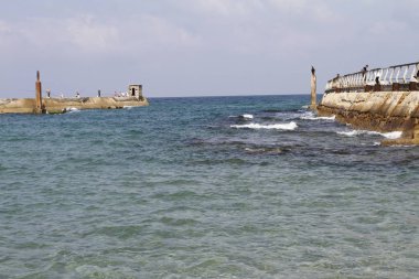 Pierce Tel Aviv limanında.