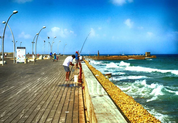 Pêcheurs dans le port de Tel Aviv — Photo