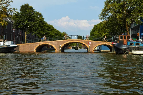 Καναλιών και των βαρκών του Άμστερνταμ. — Φωτογραφία Αρχείου