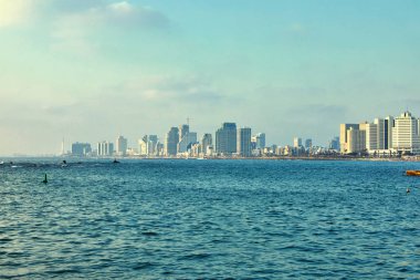 Gün batımında Tel Aviv Panoraması, otellerle sahil şeridi