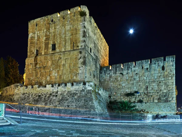 View of the King David s tower in Old Jerusalem city at night — Stock Photo, Image