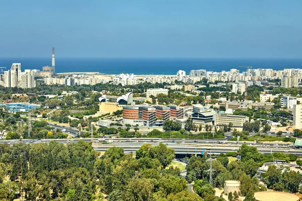 Panorama van Tel Aviv met uitzicht op het noorden van Tel Aviv gebieden en de zee — Stockfoto