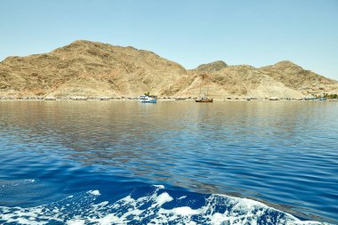 Lüks yattan Kızıldeniz'e bak. Tatil için turistler, tekneler ve yatlar için oteller.