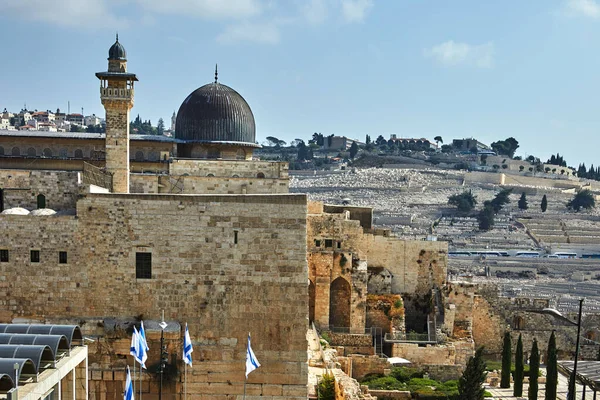 Vista de la Mezquita Al-Aqsa desde la antigua muralla de la ciudad — Foto de Stock