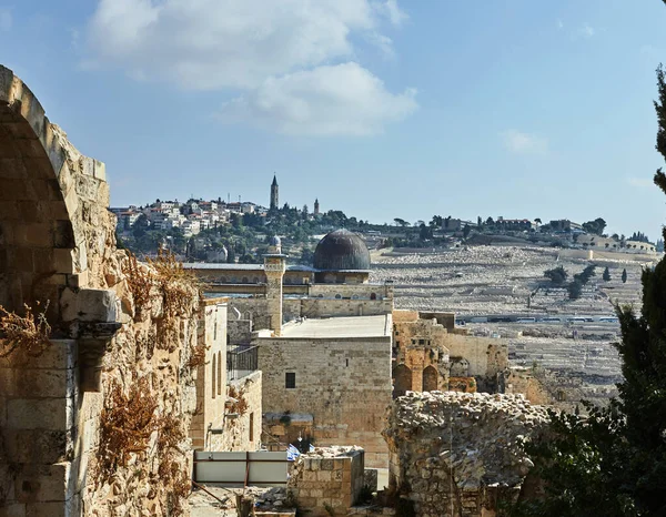 Vista de la Mezquita Al-Aqsa desde la antigua muralla de la ciudad — Foto de Stock