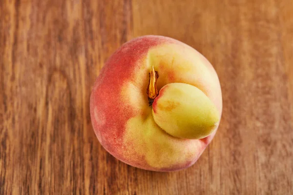 Ugly Fruit Vegetable Heavily Ugly Peach Mutant Wooden Background Ugly — Stock Photo, Image