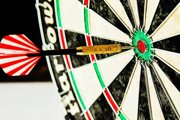 Darts Black Background Dart Flies Directly Center Target Business Center — Stock Photo, Image