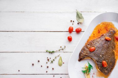 Koyu beyaz tahta, bütün bir dil balığı kopyalama uzayı kavrulmuş.