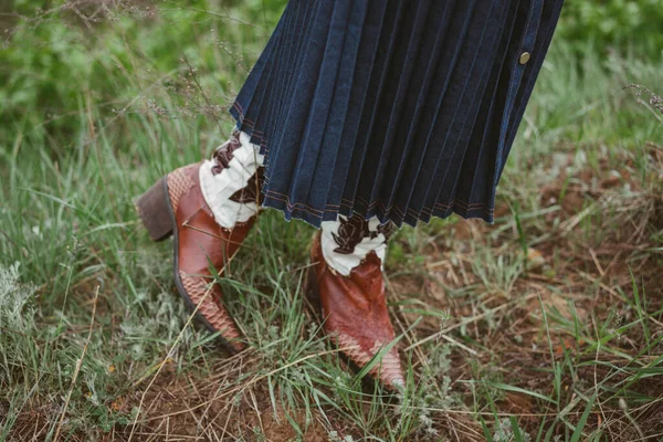 Voronezh Rusia Mayo 2017 Tendencias Vestido Estilo Las Botas Vaqueras — Foto de Stock