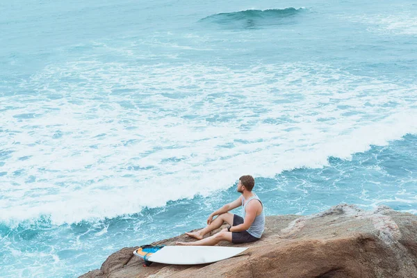 Muž Surfařem Pláži Surfař Srí Lance Mirissa — Stock fotografie