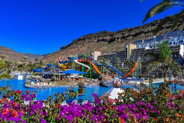 ve yüzme havuzu slayt