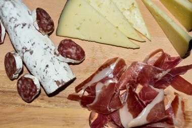 İber Çeşitleri, Peynir, Jambon ve Sosis.
