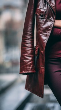 ceket kız kahverengi eller