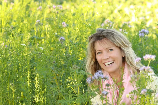 Primer Plano Una Mujer Madura Feliz Naturaleza — Foto de Stock