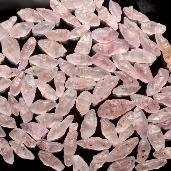Ratnapura Maden Bölgesi 'nden Pembe Safir Taşlarının Gerçek Hazinesi, Sri Lanka (Seylan) olarak da bilinir.