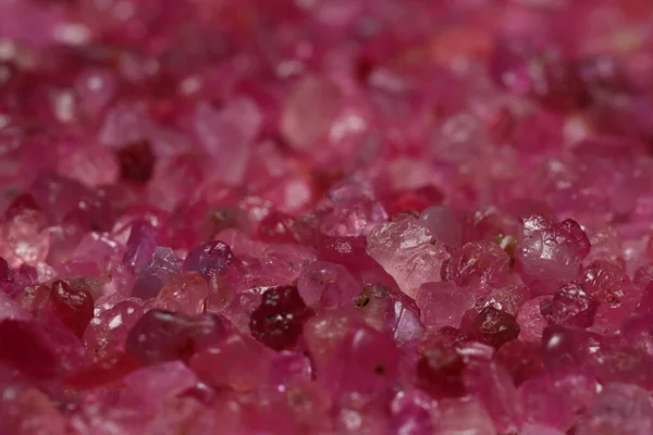 Kesilmemiş Sert Yakut Kristalleri, Gemstone 'lar kesip takılarda kullanmaya hazır.