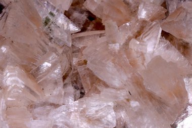 Jalgaon Bölgesi, Maharashtra, Hindistan 'dan gül rengi Heulandite Kümesi