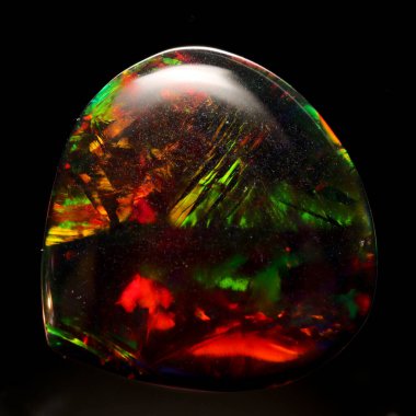Avustralya 'dan güzel siyah Opal, çok nadir ve pahalı bir mücevher.