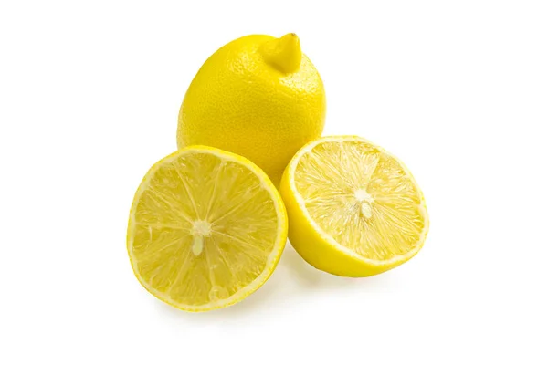Zitrone auf weißem Hintergrund, mit einer halben gelben Zitrusfrucht isolieren, — Stockfoto
