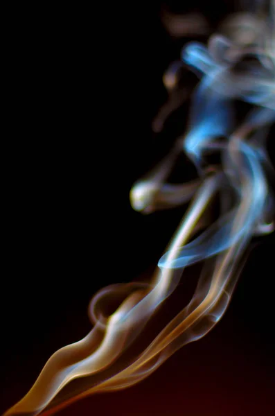 Абстрактная Художественная Фотография Сигаретный Дым Красный Синий — стоковое фото