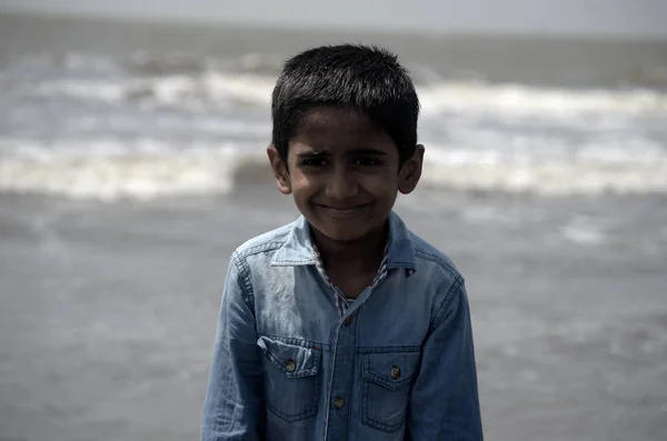 Chlapec Hrající Pláži Alibaug Bombaje — Stock fotografie