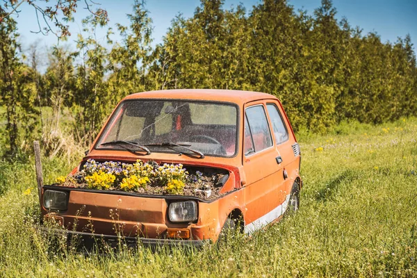 Vehículo Viejo Jardín Con Maceta — Foto de Stock