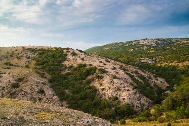 Dağları yakınında Stara Baska, Krk Island, Hırvatistan