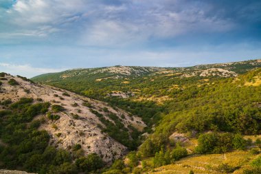 Dağları yakınında Stara Baska, Krk Island, Hırvatistan