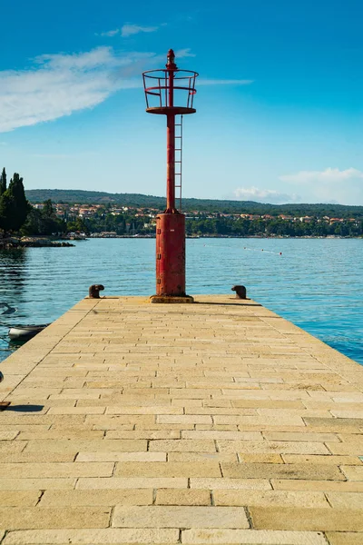 Faro Rosso Molo Croazia — Foto Stock