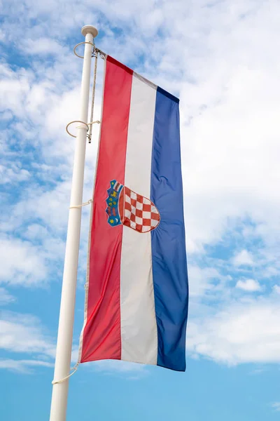 Croacia Bandera Nacional Cielo Fondo — Foto de Stock