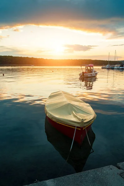 Bateau Coucher Soleil Dans Mer Adriatique — Photo