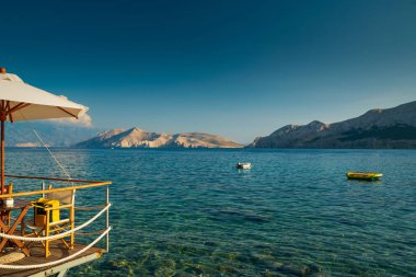 Deniz manzaralı Baska, Krk Island, Hırvatistan