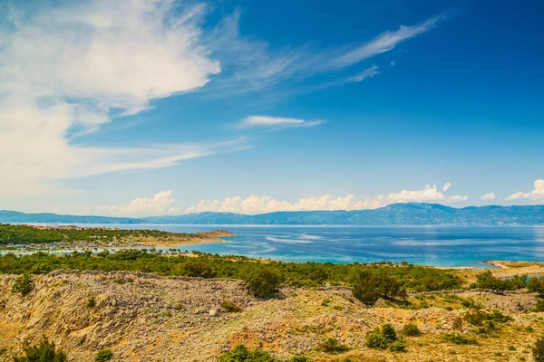 クロアチア クルク島の湾の風光明媚なビュー — ストック写真