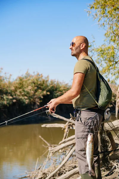 Спін Риболовля Річці Стрижнем — стокове фото