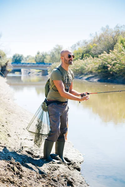 Spin Pesca Río Con Caña —  Fotos de Stock