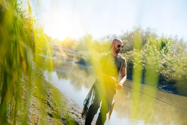 Spin Pesca Rio Com Haste — Fotografia de Stock