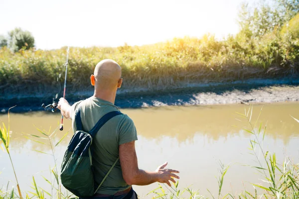 Schleuderfischen Auf Einem Fluss Mit Der Rute — Stockfoto