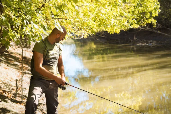 Spin Pesca Rio Com Haste — Fotografia de Stock