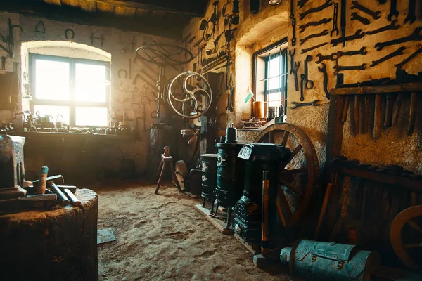 Old Smithy Workshop Interior — Stock Photo, Image