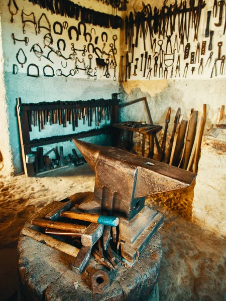 Old Smithy Workshop Interior — Stock Photo, Image