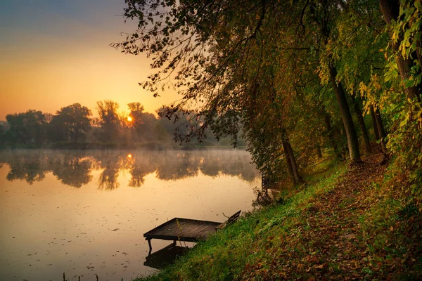 Podzimní Jezero Ranní — Stock fotografie