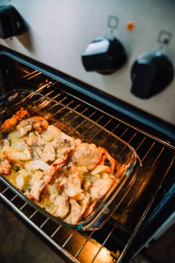 Kızarmış et kase lezzetli gurme patates