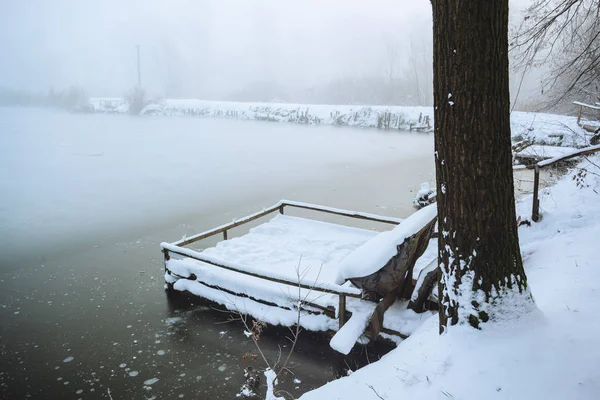 Muelle Lago Invierno Congelado Niebla — Foto de Stock