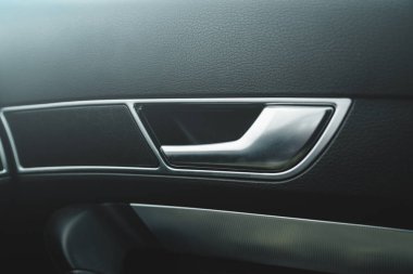 arabanın kapı kolu closeup görünümü