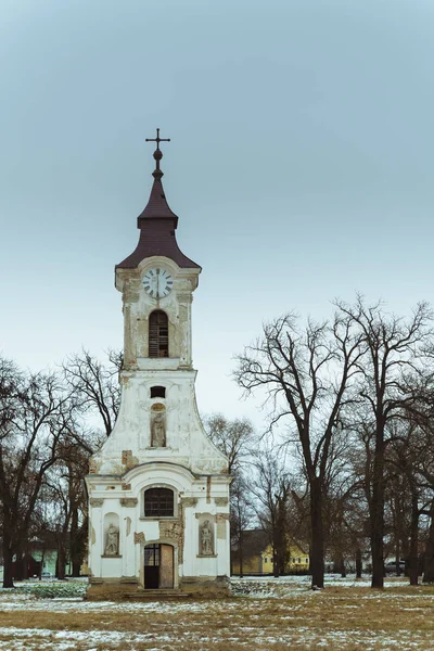 Opuszczony Stary Kościół Zewnątrz — Zdjęcie stockowe