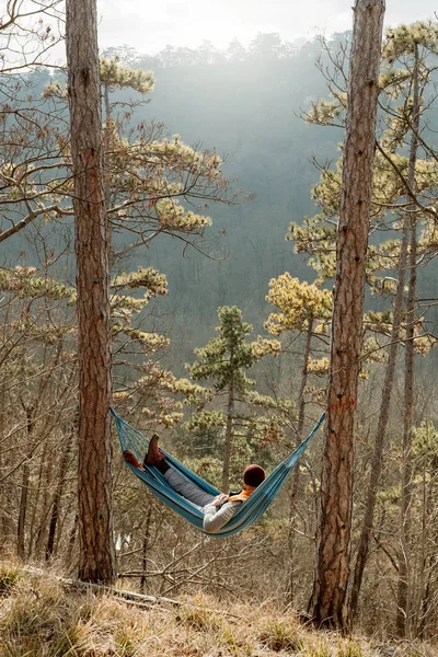 Young Man Resting Hammock Outdoor Lifestyle — Stock Photo, Image