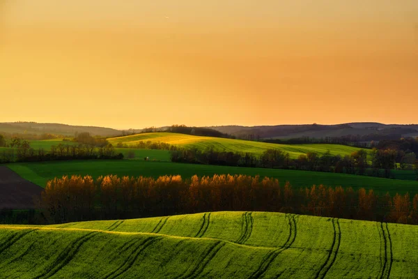 Piękny wiosenny krajobraz wzgórz — Zdjęcie stockowe