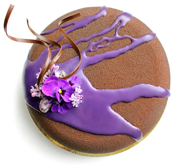 Pastel Con Textura Chocolate Con Esmalte Espejo Púrpura Flores Primavera — Foto de Stock