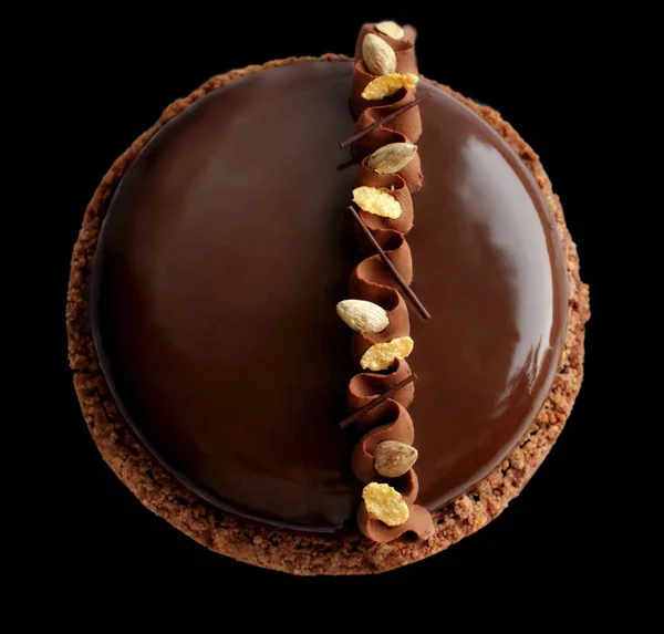 Gâteau au chocolat avec glaçage miroir brillant, ganache et amandes — Photo